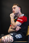 28.05.2026, Fussball DFB-Nationalmannschaft Deutschland, Trainingslager vor der WM in Herzogenaurach, im Homeground bei ADIDAS. Media-Day im Pressezentrum, die Spieler reden mit den Journalisten.  David Raum (Deutschland) nachdenklich,