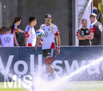 28.05.2026, Fussball DFB-Nationalmannschaft Deutschland, Trainingslager vor der WM in Herzogenaurach, im Homeground bei ADIDAS. Erste Trainingseinheit auf dem Adidas-Sportplatz, Nadiem Amiri (Deutschland) am Ball vor der Bewässerungsanlage
