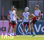 28.05.2026, Fussball DFB-Nationalmannschaft Deutschland, Trainingslager vor der WM in Herzogenaurach, im Homeground bei ADIDAS. Erste Trainingseinheit auf dem Adidas-Sportplatz, re: Malick Thiaw (Deutschland), li: Felix Nmecha (Deutschland) 