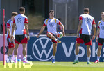 28.05.2026, Fussball DFB-Nationalmannschaft Deutschland, Trainingslager vor der WM in Herzogenaurach, im Homeground bei ADIDAS. Erste Trainingseinheit auf dem Adidas-Sportplatz, Alexander Pavlovic (Deutschland) am Ball 