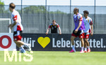 28.05.2026, Fussball DFB-Nationalmannschaft Deutschland, Trainingslager vor der WM in Herzogenaurach, im Homeground bei ADIDAS. Erste Trainingseinheit auf dem Adidas-Sportplatz, Teampsychologe Dr. Philipp Laux (Deutschland) schaut dem Training zu.