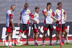 28.05.2026, Fussball DFB-Nationalmannschaft Deutschland, Trainingslager vor der WM in Herzogenaurach, im Homeground bei ADIDAS. Erste Trainingseinheit auf dem Adidas-Sportplatz, v.li: Waldemar Anton (Deutschland), Nick Woltemade (Deutschland), Joshua Kimmich (Deutschland), Felix Nmecha (Deutschland), Nico Schlotterbeck (Deutschland) 