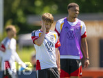 28.05.2026, Fussball DFB-Nationalmannschaft Deutschland, Trainingslager vor der WM in Herzogenaurach, im Homeground bei ADIDAS. Erste Trainingseinheit auf dem Adidas-Sportplatz, Lennart Karl (Deutschland) nachdenklich 