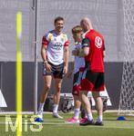 28.05.2026, Fussball DFB-Nationalmannschaft Deutschland, Trainingslager vor der WM in Herzogenaurach, im Homeground bei ADIDAS. Erste Trainingseinheit auf dem Adidas-Sportplatz, Leon Goretzka (Deutschland) lachend 