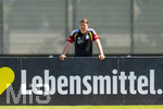 28.05.2026, Fussball DFB-Nationalmannschaft Deutschland, Trainingslager vor der WM in Herzogenaurach, im Homeground bei ADIDAS. Erste Trainingseinheit auf dem Adidas-Sportplatz, Teampsychologe Dr. Philipp Laux (Deutschland) schaut dem Training zu.