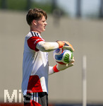 28.05.2026, Fussball DFB-Nationalmannschaft Deutschland, Trainingslager vor der WM in Herzogenaurach, im Homeground bei ADIDAS. Erste Trainingseinheit auf dem Adidas-Sportplatz, Torwart Jonas Urbig (Deutschland) 