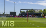 28.05.2026, Fussball DFB-Nationalmannschaft Deutschland, Trainingslager vor der WM in Herzogenaurach, im Homeground bei ADIDAS. Erste Trainingseinheit auf dem Adidas-Sportplatz, Am Sportplatz ist eine große LED-Videowand installiert für vorführung von Spielszenen beim Training, unter der Terasse ist der Fitnessraum