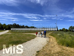 28.05.2026, Fussball DFB-Nationalmannschaft Deutschland, Trainingslager vor der WM in Herzogenaurach, im Homeground bei ADIDAS. Erste Trainingseinheit auf dem Adidas-Sportplatz, am Weg zum Trainingsplatz, der mit Planen behängt ist um ungebetene Zuschauer fernzuhalten.