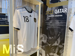 28.05.2026, Herzogenaurach in Bayern, ADIDAS-Outlet-Shop, Adidas Brand Store - Herzo Base, innen eine Ausstellung zur kommenden WM2026 mit der Serie Heimtrikots von 40 Jahren WM-Geschichte links das Trikot zur WM 2014 in Brasilien, das Weltmeistertrikot 