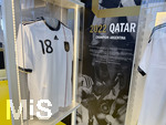 28.05.2026, Herzogenaurach in Bayern, ADIDAS-Outlet-Shop, Adidas Brand Store - Herzo Base, innen eine Ausstellung zur kommenden WM2026 mit der Serie Heimtrikots von 40 Jahren WM-Geschichte links das Trikot zur WM 2014 in Brasilien, das Weltmeistertrikot  