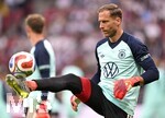 31.05.2026, Fussball Freundschafts-Länderspiele 3.Spieltag, Deutschland - Finnland, in der Mewa-Arena Mainz, Torwart Oliver Baumann (Deutschland) am Ball.