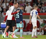 31.05.2026, Fussball Freundschafts-Länderspiele 3.Spieltag, Deutschland - Finnland, in der Mewa-Arena Mainz, Mannschaftsarzt Dr. Jochen Hahne (Deutschland) mit Deniz Undav (Deutschland) 