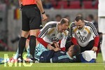 31.05.2026, Fussball Freundschafts-Länderspiele 3.Spieltag, Deutschland - Finnland, in der Mewa-Arena Mainz, Mannschaftsarzt Dr. Jochen Hahne (Deutschland) mit Deniz Undav (Deutschland) 