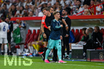 31.05.2026, Fussball Freundschafts-Länderspiele 3.Spieltag, Deutschland - Finnland, in der Mewa-Arena Mainz, Lennart Karl (Deutschland) wird von Trainer Julian Nagelsmann (Deutschland)  umarmt,
