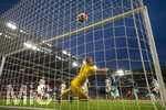 31.05.2026, Fussball Freundschafts-Länderspiele 3.Spieltag, Deutschland - Finnland, in der Mewa-Arena Mainz, Torschuss zum 1:0 von Deniz Undav (re, Deutschland), Torwart Lukas Hradecky (mitte, Finnland) kann den Ball nicht halten.