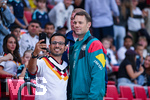 31.05.2026, Fussball Freundschafts-Länderspiele 3.Spieltag, Deutschland - Finnland, in der Mewa-Arena Mainz, Torwart Manuel Neuer (Deutschland) macht ein Selfie mit einem Fan, 
