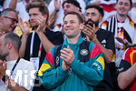 31.05.2026, Fussball Freundschafts-Länderspiele 3.Spieltag, Deutschland - Finnland, in der Mewa-Arena Mainz, Torwart Manuel Neuer (Deutschland) steht im Publikum und lächelt, 
