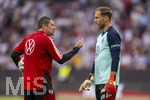 31.05.2026, Fussball Freundschafts-Länderspiele 3.Spieltag, Deutschland - Finnland, in der Mewa-Arena Mainz, v.li: Torwarttrainer Andreas Kronenberg (Deutschland)  und Torwart Oliver Baumann (Deutschland) in Diskussionen.