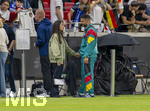 31.05.2026, Fussball Freundschafts-Länderspiele 3.Spieltag, Deutschland - Finnland, in der Mewa-Arena Mainz, Deniz Undav (re, Deutschland) nach dem Spiel auf dem Platz mit seiner Frau Tanja (li).