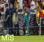 31.05.2026, Fussball Freundschafts-Länderspiele 3.Spieltag, Deutschland - Finnland, in der Mewa-Arena Mainz, Deniz Undav (re, Deutschland) nach dem Spiel auf dem Platz mit seiner Frau Tanja (li).