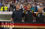 31.05.2026, Fussball Freundschafts-Länderspiele 3.Spieltag, Deutschland - Finnland, in der Mewa-Arena Mainz,  ?weils wichtig ist! von links:  Bundestrainer Julian Nagelsmann (Deutschland), Co-Trainer Benjamin Hübner (Deutschland), Co-Trainer Alfred Schreuder (Deutschland) singen die Nationalhymne kräftig mit.