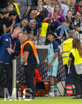 31.05.2026, Fussball Freundschafts-Länderspiele 3.Spieltag, Deutschland - Finnland, in der Mewa-Arena Mainz, Nathaniel Brown (Deutschland) nach dem Spiel bei den Zuschauern an der Tribüne, bei Familie oder Bekannten von ihm 