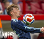 31.05.2026, Fussball Freundschafts-Länderspiele 3.Spieltag, Deutschland - Finnland, in der Mewa-Arena Mainz, Lennart Karl (Deutschland) stoppt den Ball mit der Brust.