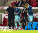 31.05.2026, Fussball Freundschafts-Länderspiele 3.Spieltag, Deutschland - Finnland, in der Mewa-Arena Mainz, v.li: Bundestrainer Julian Nagelsmann (Deutschland) wechselt Leroy Sane (Deutschland) ein re: Nick Woltemade (Deutschland) 