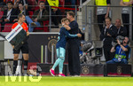 31.05.2026, Fussball Freundschafts-Länderspiele 3.Spieltag, Deutschland - Finnland, in der Mewa-Arena Mainz,  Bundestrainer Julian Nagelsmann (re, Deutschland) wechselt Lennart Karl (Deutschland) aus, li: Leroy Sane (Deutschland) geht ins Spiel 