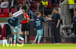 31.05.2026, Fussball Freundschafts-Länderspiele 3.Spieltag, Deutschland - Finnland, in der Mewa-Arena Mainz,  Bundestrainer Julian Nagelsmann (re, Deutschland) wechselt Leroy Sane (li, Deutschland) ein und Lennart Karl (mitte, Deutschland) aus