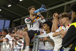 31.05.2026, Fussball Freundschafts-Länderspiele 3.Spieltag, Deutschland - Finnland, in der Mewa-Arena Mainz, Vorsänger im deutschen Fanblock mit Megaphon 