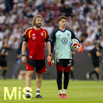 31.05.2026, Fussball Freundschafts-Länderspiele 3.Spieltag, Deutschland - Finnland, in der Mewa-Arena Mainz, v.re: Torwart Alexander Nübel (Deutschland) und Torwarttrainer Stefan Wessels (GER) beim Aufwärmen.