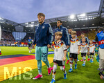 31.05.2026, Fussball Freundschafts-Länderspiele 3.Spieltag, Deutschland - Finnland, in der Mewa-Arena Mainz, Einlaufen der Mannschaften vor dem Spiel, hier Lennart Karl (Deutschland), Jamal Musiala (Deutschland),  
