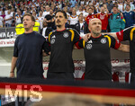 31.05.2026, Fussball Freundschafts-Länderspiele 3.Spieltag, Deutschland - Finnland, in der Mewa-Arena Mainz, Singen die Nationalhymne mit, v.li: Bundestrainer Julian Nagelsmann (Deutschland), Co-Trainer Benjamin Hübner (Deutschland), Co-Trainer Alfred Schreuder (Deutschland), 