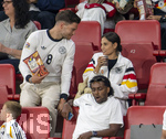 31.05.2026, Fussball Freundschafts-Länderspiele 3.Spieltag, Deutschland - Finnland, in der Mewa-Arena Mainz, re: Mathea Fischer, Freundin von Leon Goretzka (Deutschland) auf der Tribüne.