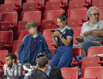 31.05.2026, Fussball Freundschafts-Länderspiele 3.Spieltag, Deutschland - Finnland, in der Mewa-Arena Mainz, Lena, Frau von Bundestrainer Julian Nagelsmann (Deutschland) auf der Tribüne, mit Handy. li: Nagelsmann Sohn Maximilian.