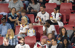 31.05.2026, Fussball Freundschafts-Länderspiele 3.Spieltag, Deutschland - Finnland, in der Mewa-Arena Mainz, mittlere Reihe, 2.v. links: Sina Groß, Ehefrau von Pascal Groß (Deutschland) auf der Tribüne. oben links: Lena, Frau von Bundestrainer Julian Nagelsmann (Deutschland) auf der Tribüne, mit Maximilian, Sohn von Nagelsmann, rechts oben: Mathea Fischer, Freundin von Leon Goretzka (Deutschland) 