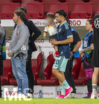 31.05.2026, Fussball Freundschafts-Länderspiele 3.Spieltag, Deutschland - Finnland, in der Mewa-Arena Mainz, Nadiem Amiri (Deutschland) mit seinem Sohn auf dem Arm nach dem Spiel auf dem Platz.