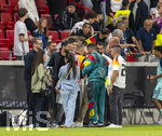 31.05.2026, Fussball Freundschafts-Länderspiele 3.Spieltag, Deutschland - Finnland, in der Mewa-Arena Mainz, Deniz Undav (Deutschland) mit Frau Tanja und Familie nach dem Spiel auf dem Platz.  (ACHTUNG SPERRE: DIESES BILD NUR FÜR AGENTUR-INTERNE ZWECKE, KEINE VERÖFFENTLICHUNG IN MEDIEN OHNE GENEHMIGUNG!)
