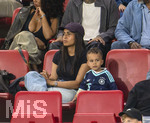 31.05.2026, Fussball Freundschafts-Länderspiele 3.Spieltag, Deutschland - Finnland, in der Mewa-Arena Mainz, Sabrina Schlotterbeck, Frau von Nico Schlotterbeck (Deutschland) mit Sohn daneben(ACHTUNG SPERRE: DIESES BILD NUR FÜR AGENTUR-INTERNE ZWECKE, KEINE VERÖFFENTLICHUNG IN MEDIEN OHNE GENEHMIGUNG!)