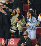 31.05.2026, Fussball Freundschafts-Länderspiele 3.Spieltag, Deutschland - Finnland, in der Mewa-Arena Mainz, links: Frau Tanja von Deniz Undav (Deutschland) auf der Tribüne mit Familie von Deniz Undav (Deutschland) 