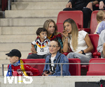 31.05.2026, Fussball Freundschafts-Länderspiele 3.Spieltag, Deutschland - Finnland, in der Mewa-Arena Mainz, li: Nele Amiri, Ehefrau von Nadiem Amiri mit dem gemeinsamen Sohn.(ACHTUNG SPERRE: DIESES BILD NUR FÜR AGENTUR-INTERNE ZWECKE, KEINE VERÖFFENTLICHUNG IN MEDIEN OHNE GENEHMIGUNG!)