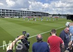 01.06.2026, Fussball, DFB-Nationalmannschaft Deutschland, letztes Training vor Abreise nach USA zur WM 2026, am DFB-Campus in Frankfurt am Main.     Die Medienvertreter fangen das Geschehen ein.