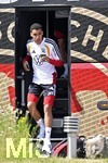 01.06.2026, Fussball, DFB-Nationalmannschaft Deutschland, letztes Training vor Abreise nach USA zur WM 2026, am DFB-Campus in Frankfurt am Main.     Jamal Musiala (Deutschland) mit Becher