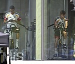 01.06.2026, Fussball, DFB-Nationalmannschaft Deutschland, letztes Training vor Abreise nach USA zur WM 2026, am DFB-Campus in Frankfurt am Main.     v.l. Jamal Musiala (Deutschland) und Lennart Karl (Deutschland) auf dem Rad