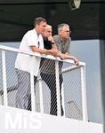 01.06.2026, Fussball, DFB-Nationalmannschaft Deutschland, letztes Training vor Abreise nach USA zur WM 2026, am DFB-Campus in Frankfurt am Main.     Hannes Wolf, Sportdirektor Rudi Völler (Deutschland) und DFB-Geschäftsführer Andreas Rettig (Deutschland)  schauen das Training an.