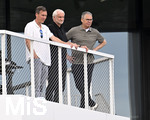 01.06.2026, Fussball, DFB-Nationalmannschaft Deutschland, letztes Training vor Abreise nach USA zur WM 2026, am DFB-Campus in Frankfurt am Main.     Hannes Wolf, Sportdirektor Rudi Völler (Deutschland) und DFB-Geschäftsführer Andreas Rettig (Deutschland)  schauen das Training an.