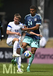 01.06.2026, Fussball, DFB-Nationalmannschaft Deutschland, letztes Training vor Abreise nach USA zur WM 2026, am DFB-Campus in Frankfurt am Main.     v.l. Naatan Skyttä (Finnland) gegen Malick Thiaw (Deutschland) 