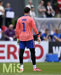 01.06.2026, Fussball, DFB-Nationalmannschaft Deutschland, letztes Training vor Abreise nach USA zur WM 2026, am DFB-Campus in Frankfurt am Main.     Torwart Jonas Urbig (Deutschland) mit der Nummer 1
