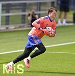 01.06.2026, Fussball, DFB-Nationalmannschaft Deutschland, letztes Training vor Abreise nach USA zur WM 2026, am DFB-Campus in Frankfurt am Main.     Torwart Jonas Urbig (Deutschland)